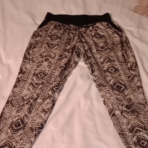 Kristen Nicole XL Tan, Black And White Pants 💯 Polyester Good Condition - Picture 2 of 4